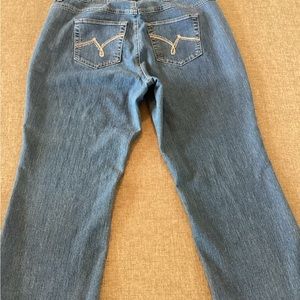 Women’s JMS 16W short jeans. Bootcut.